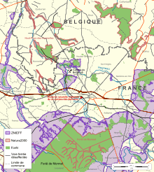 The reserve is located between Natura 2000 sites and ecological areas and is an important wildlife corridor, enhanced by the stream Ruisseau de Bavay, and unused railtrack