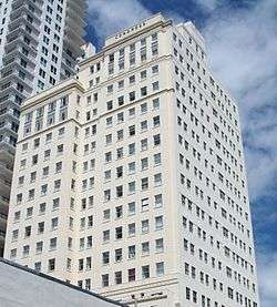 The Congress Building's Chicago School elements of the 1926 expansion.