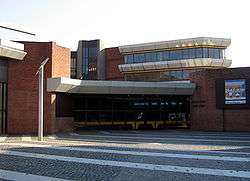 The school's main entrance at Jacint Esteva Fontanet avenue