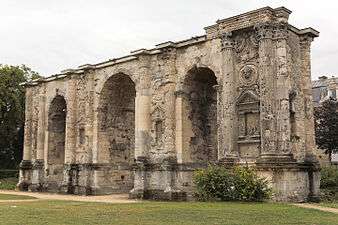 Porte Mars Arch, Reims, France 09.jpg