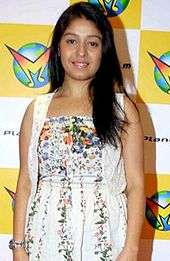 Sunidhi Chauhan posing for a photo looking to the camera